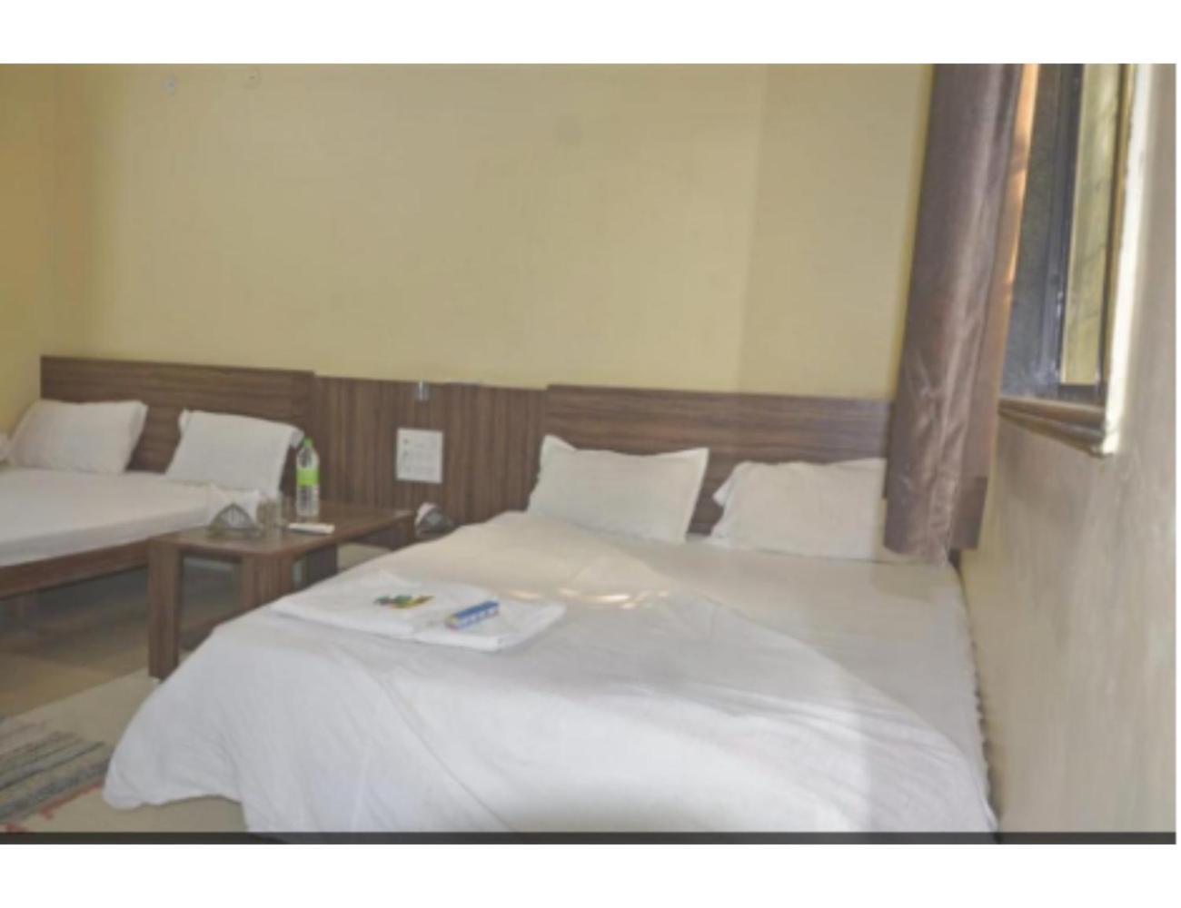 Hotel Fun N Food , Mandu Zewnętrze zdjęcie