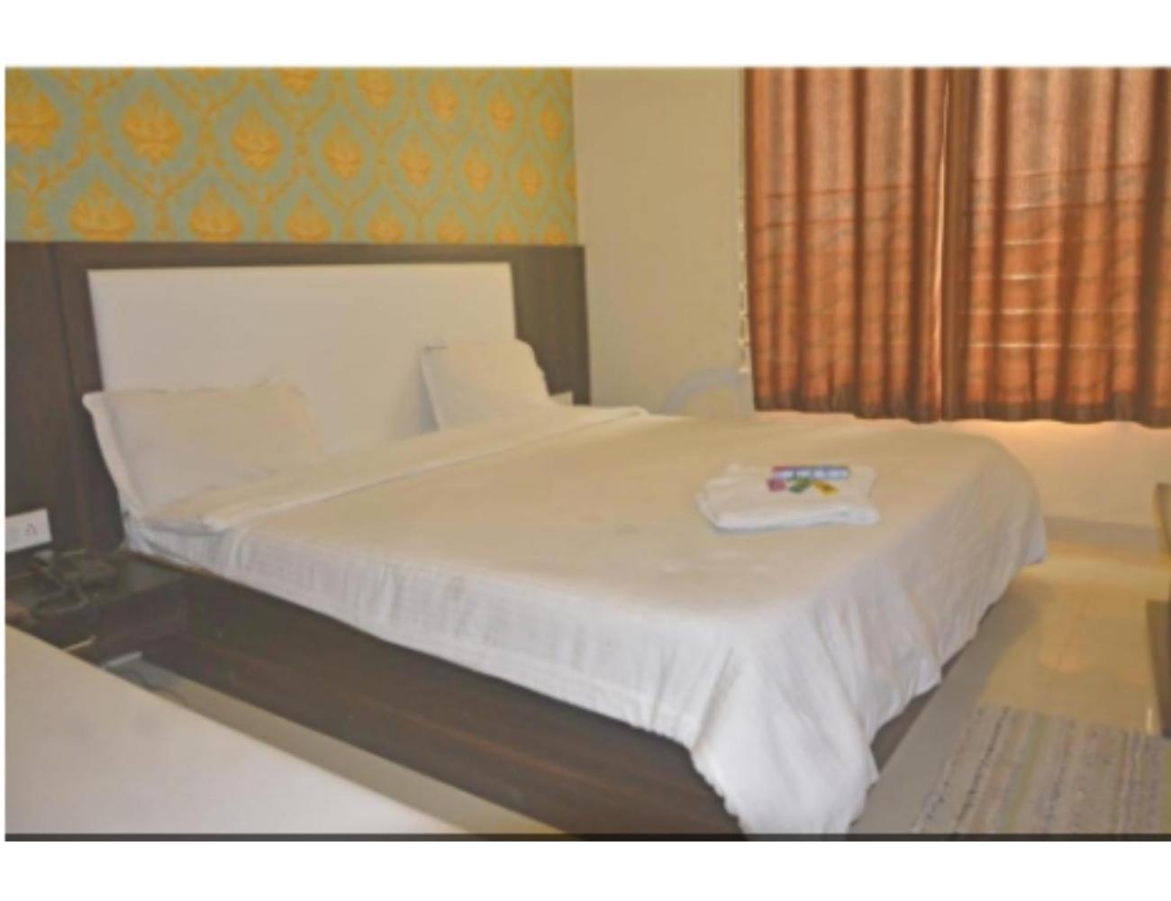 Hotel Fun N Food , Mandu Zewnętrze zdjęcie